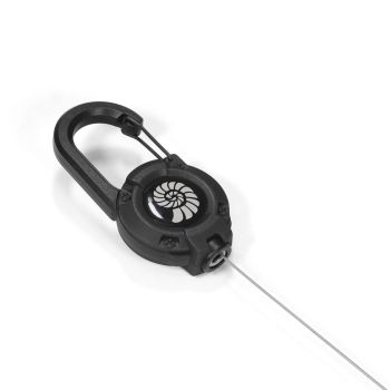 Preview: Schlüsselanhänger mit Seilzug, Edelstahlseil und Karabiner, Vorderansicht auf weißem Hintergrund. Robuster Retraktor für Schlüssel und Ausweise.